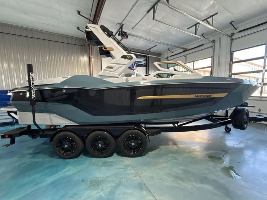 2027-mastercraft-x24-145939-image6