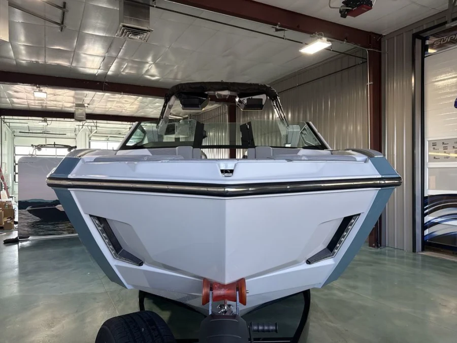2027-mastercraft-x24-145939-image8