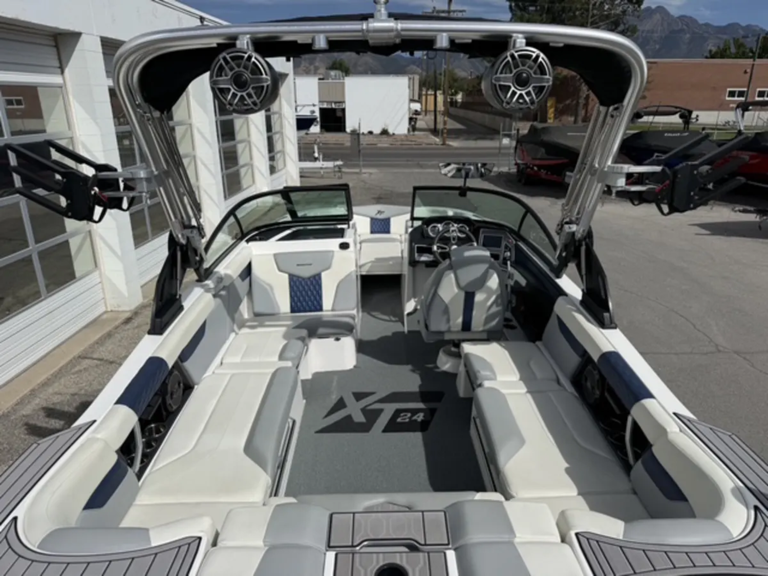 2022 24' MasterCraft XT24 Bowrider