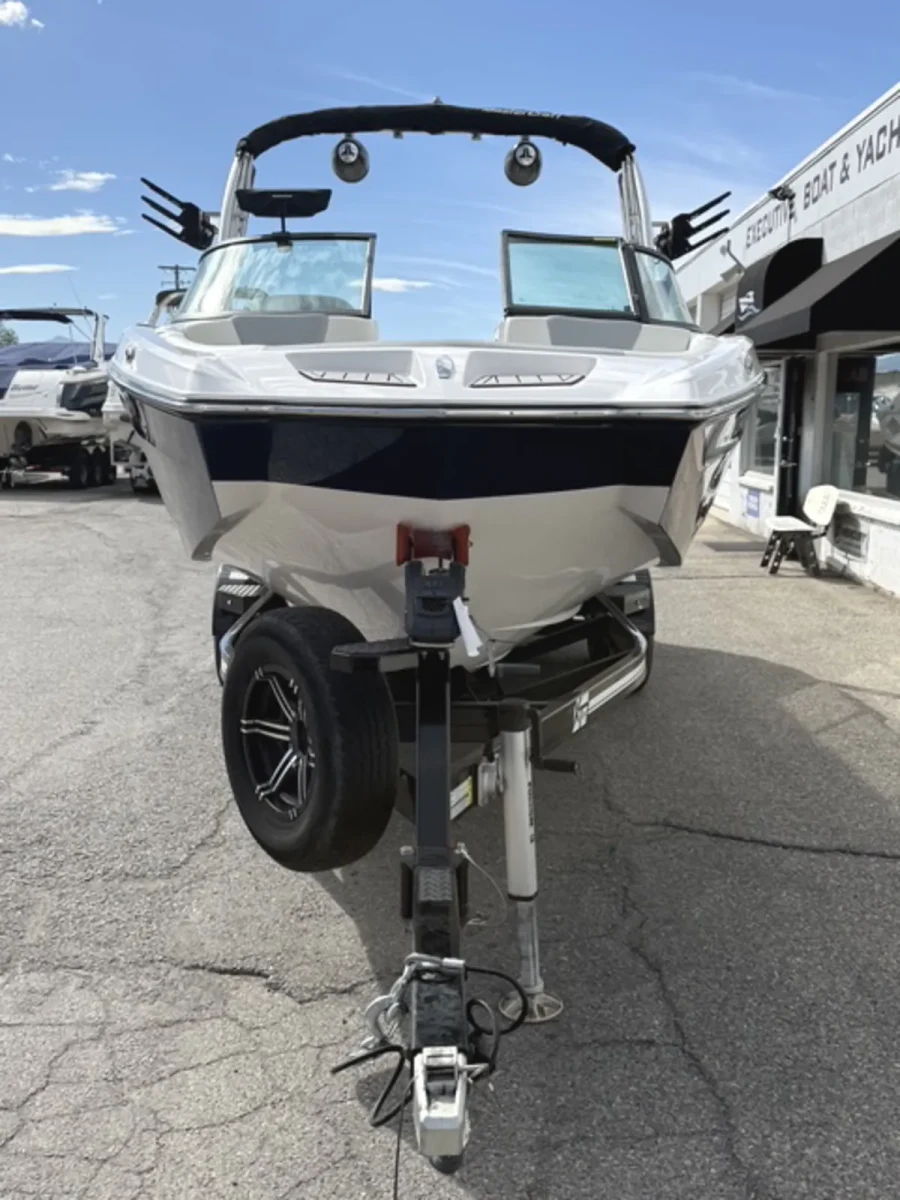 2022-mastercraft-xt24-145949-image4.webp