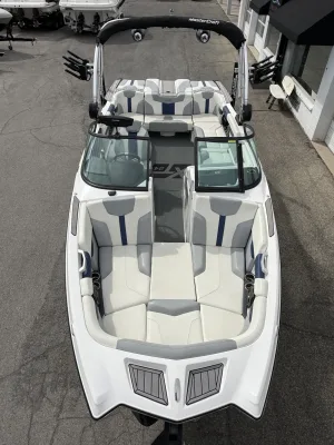 2022-mastercraft-xt24-145949-image5.webp