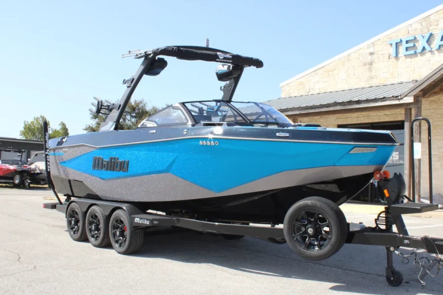 2027-malibu-wakesetter-25-lsv-145950-image1.webp