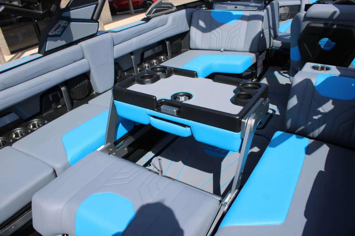 2027 Malibu 25 LSV