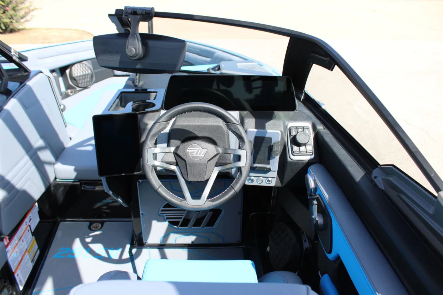 2027 Malibu 25 LSV