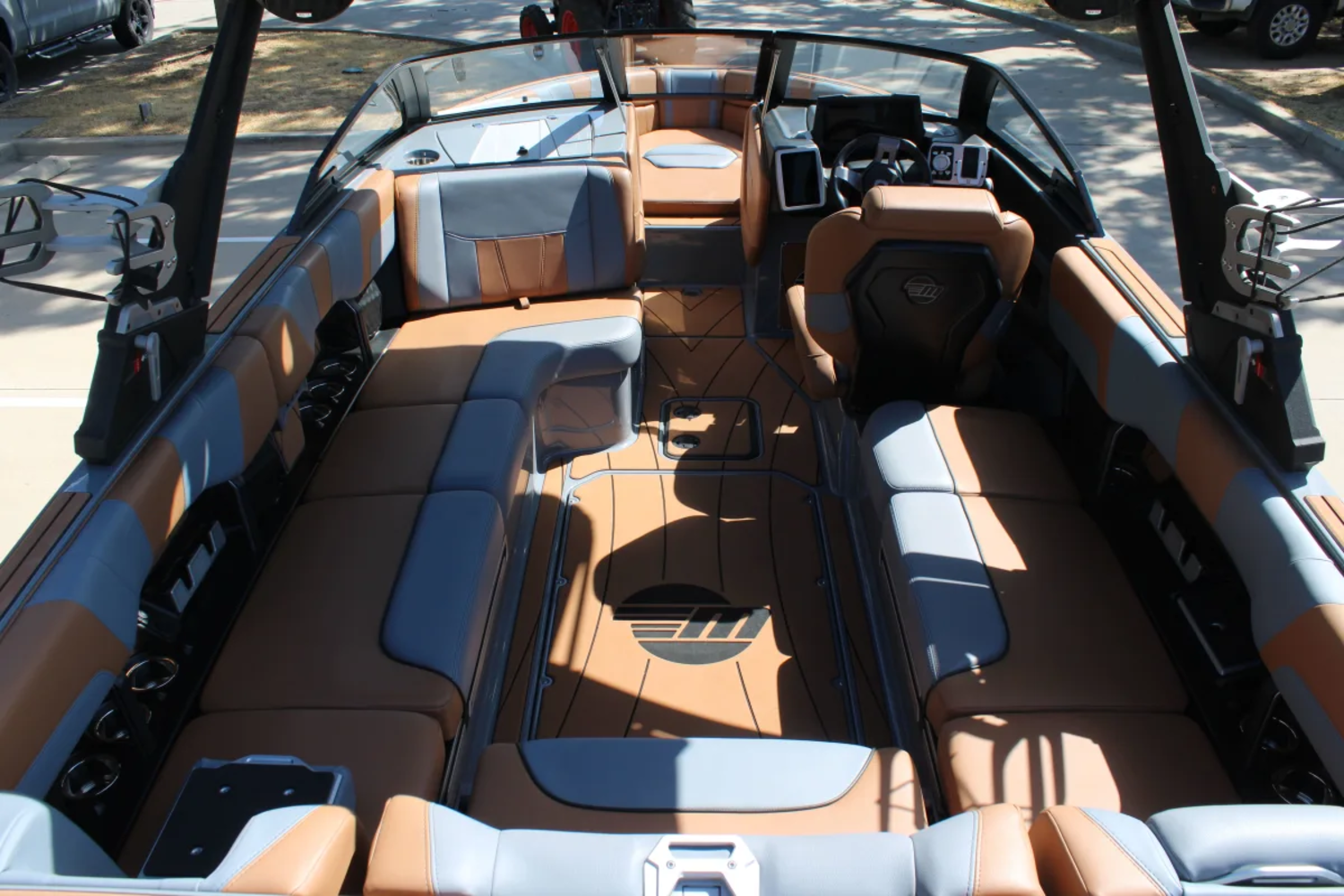 2023 Malibu 23 LSV
