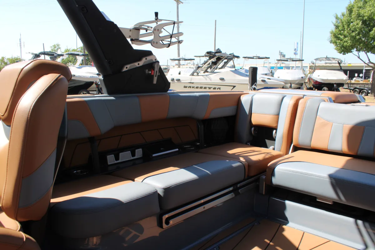 2023 Malibu 23 LSV