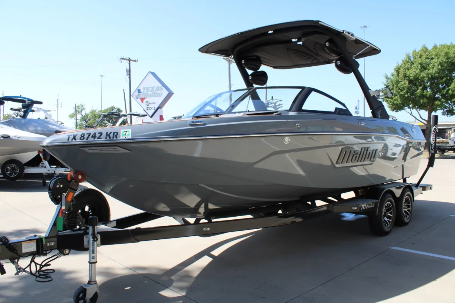 2023 Malibu 23 LSV