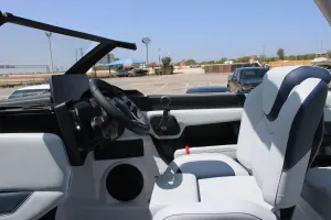 2027-malibu-21-lx-145954-image14.webp