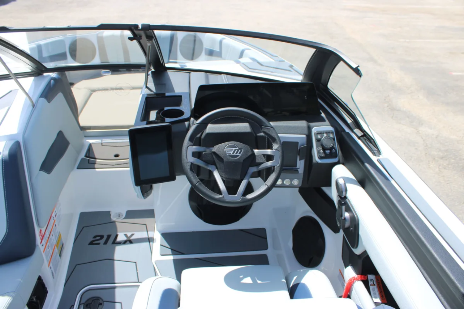 2027 Malibu 21 LX