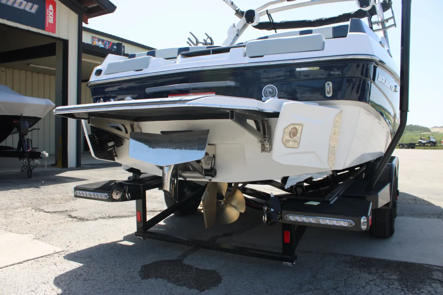 2027 Malibu 21 LX