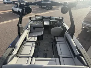 2027-supreme-s240-145987-image4.webp