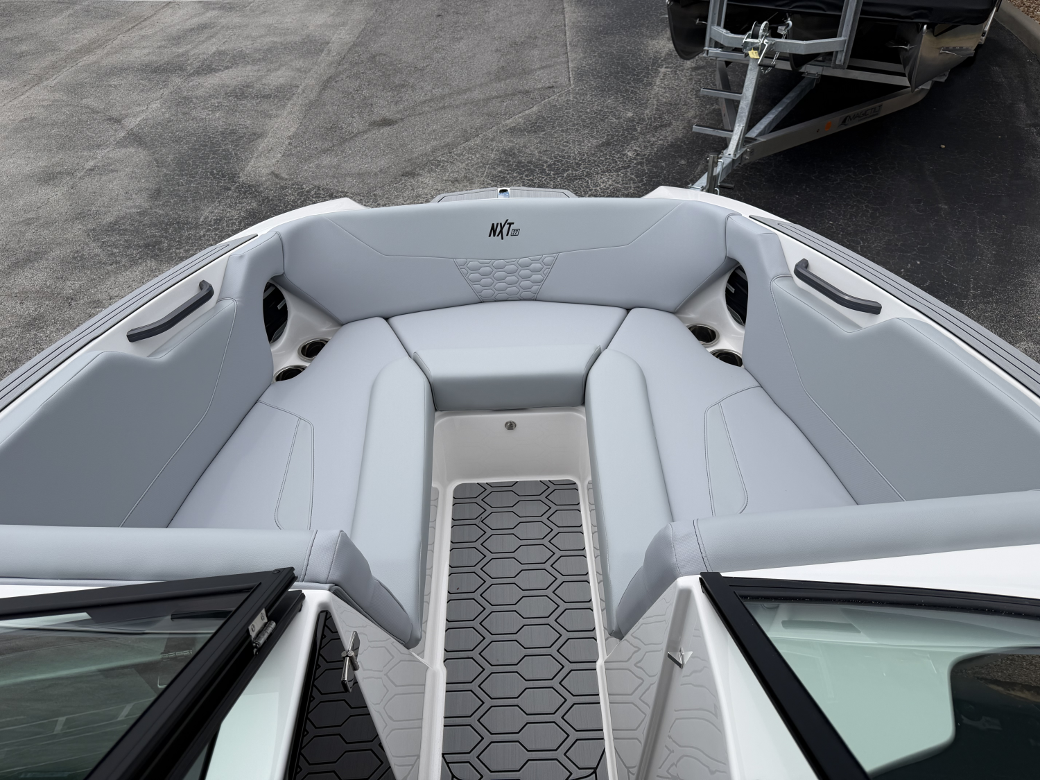 2027 MasterCraft NXT22