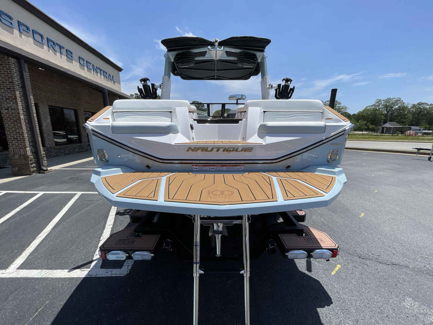 2025 Nautique G23