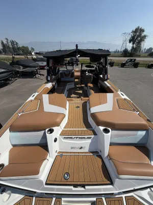 2022-nautique-g25-146007-image3.webp
