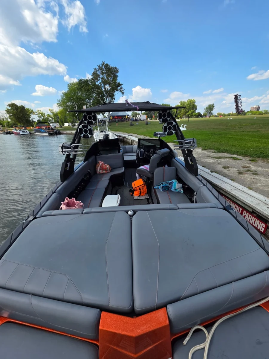 2020-malibu-wakesetter-23-lsv-146012-image2.webp