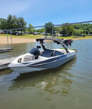 2008-malibu-wakesetter-23-lsv-146021-image1.webp
