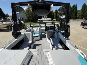 2022-nautique-s23-146028-image10.webp