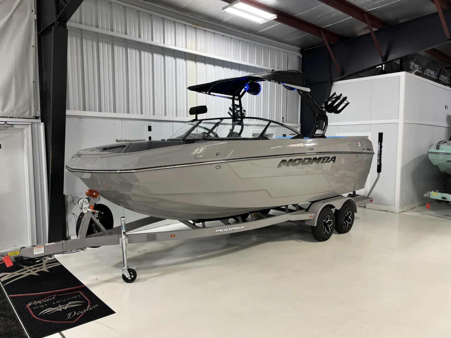 2025 MOOMBA MAX WITH 40 HRS 