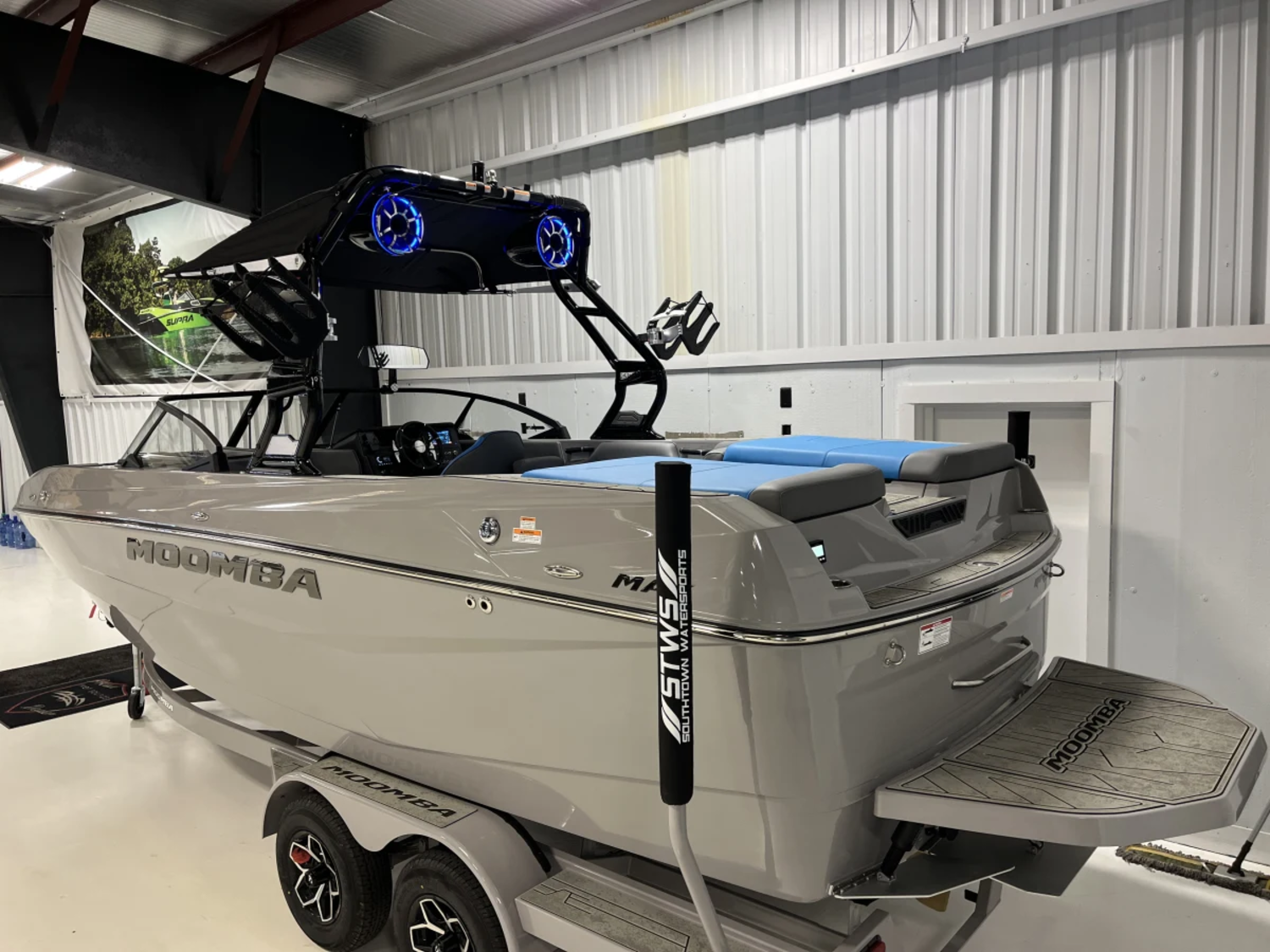 2025 MOOMBA MAX WITH 40 HRS 