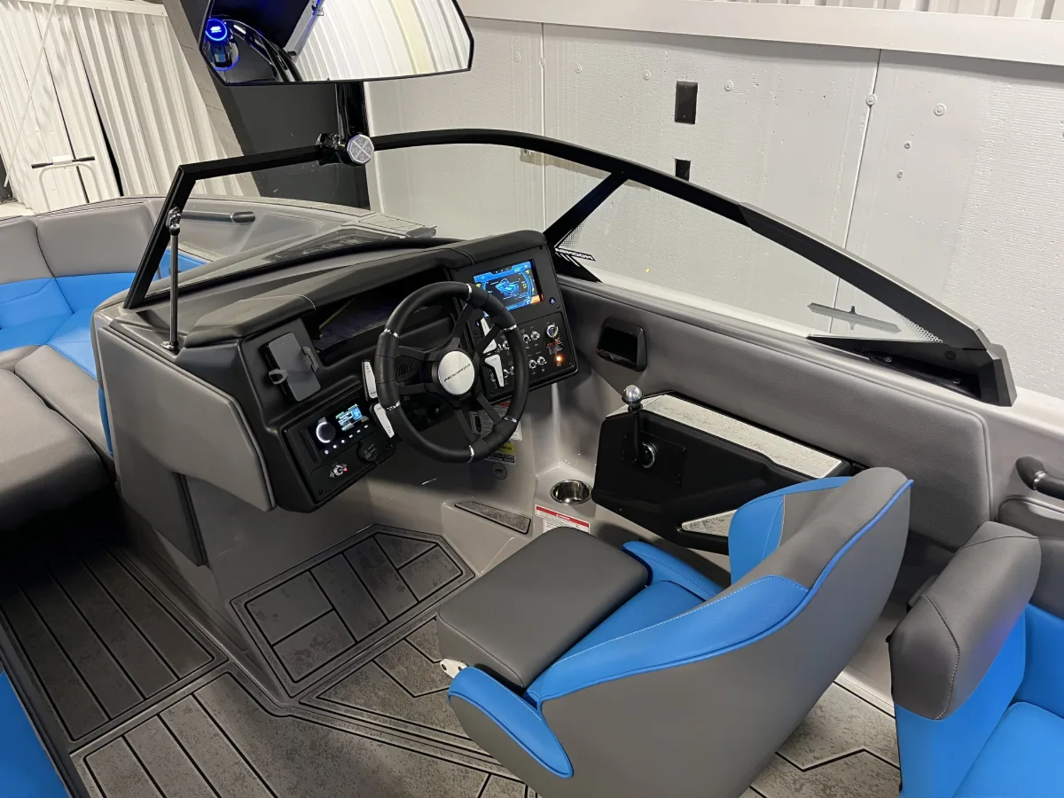 2025 MOOMBA MAX WITH 40 HRS 