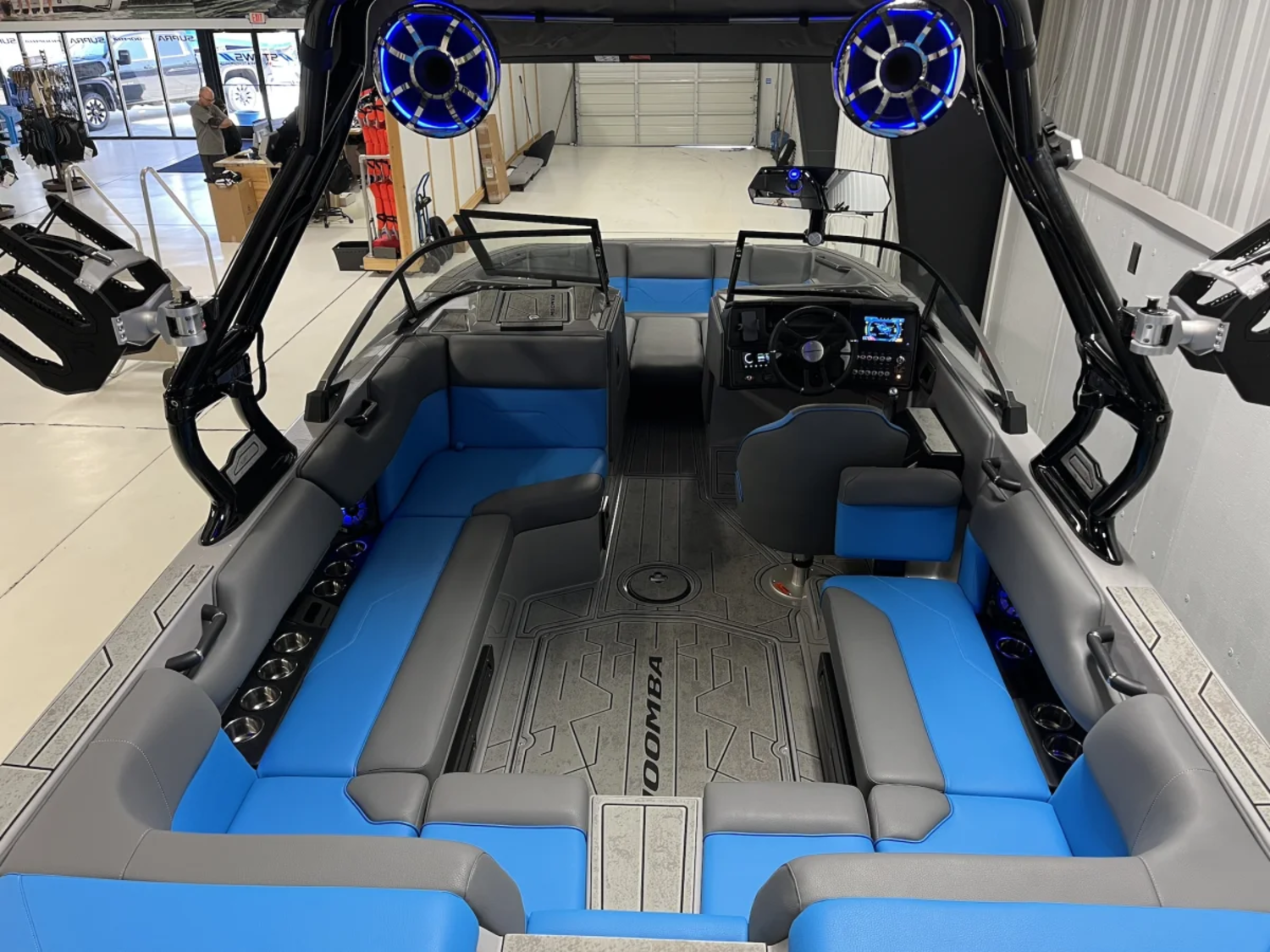 2025 MOOMBA MAX WITH 40 HRS 