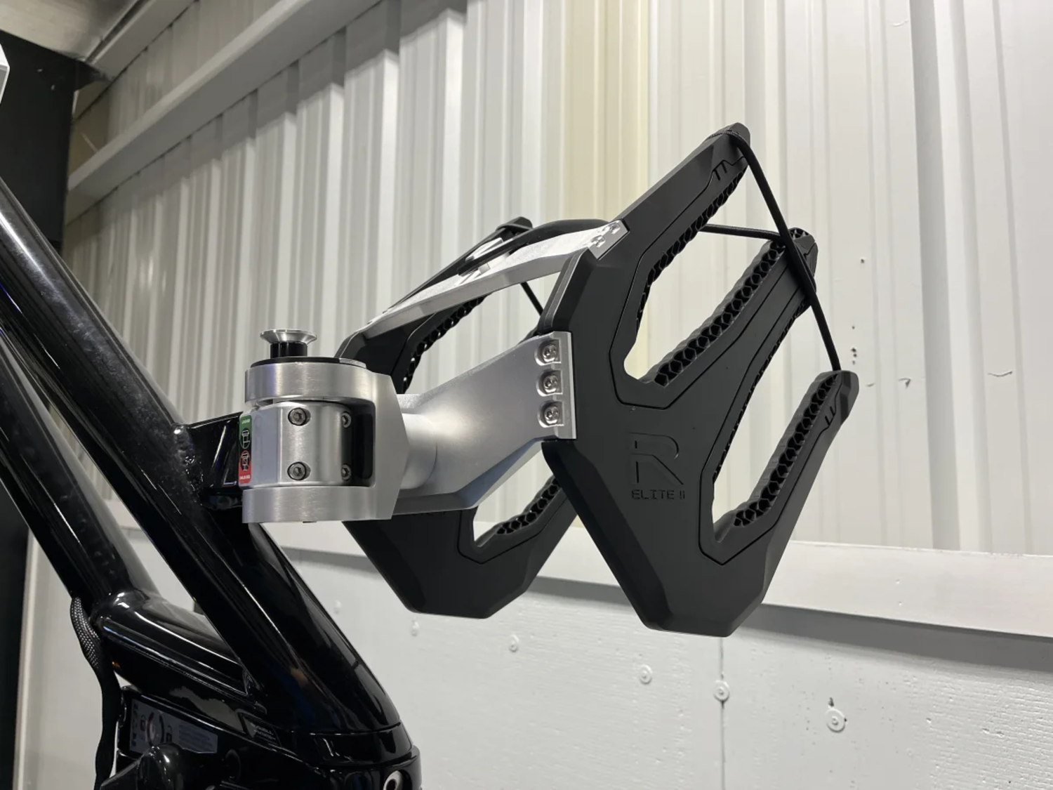 2025 MOOMBA MAX WITH 40 HRS 