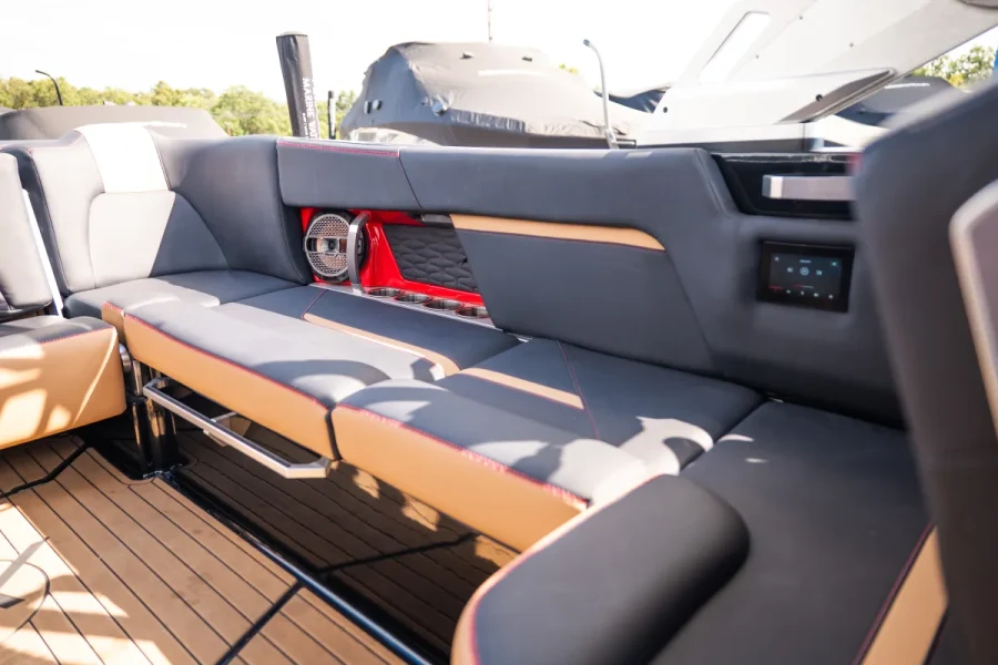 2021-mastercraft-x26-146038-image23.webp