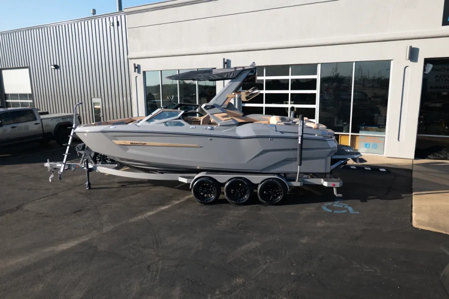 2027-mastercraft-x24-146039-image10.webp