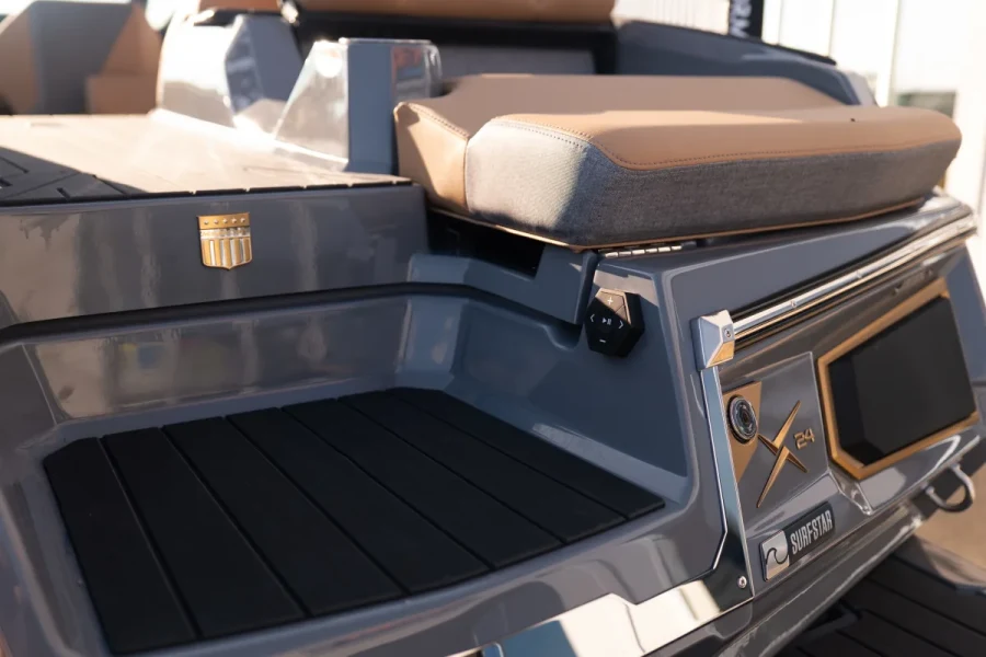2027-mastercraft-x24-146039-image12.webp