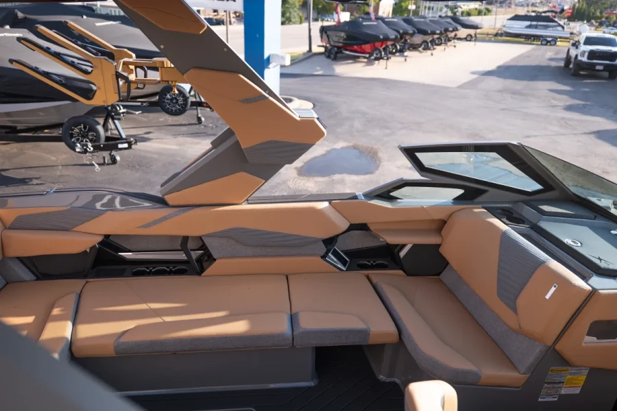 2027-mastercraft-x24-146039-image14.webp