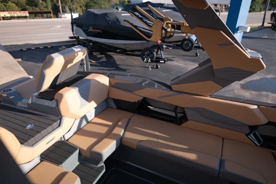 2027-mastercraft-x24-146039-image17.webp