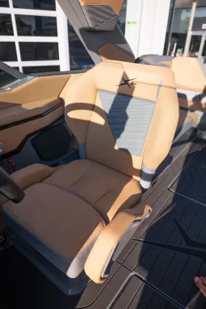 2027-mastercraft-x24-146039-image21.webp