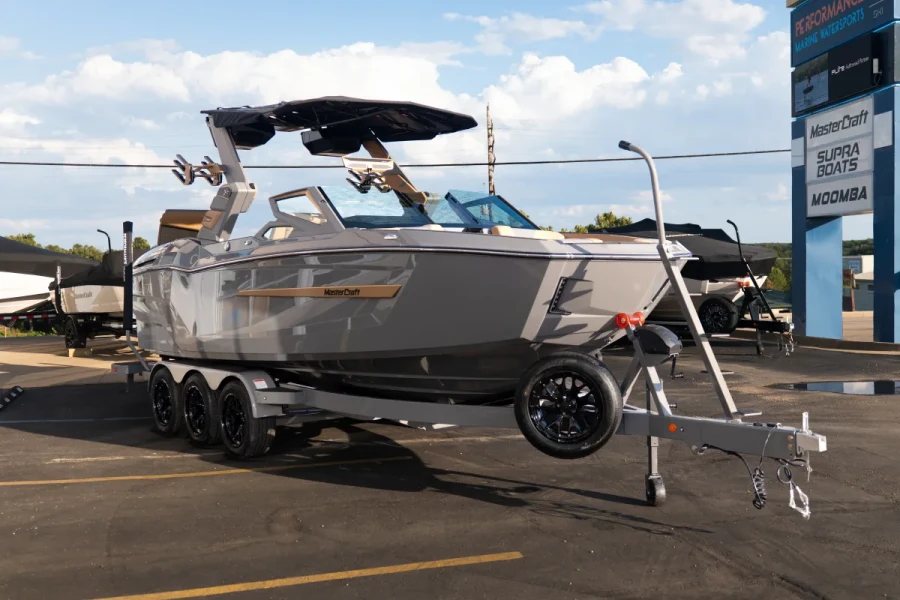 2027-mastercraft-x24-146039-image4.webp
