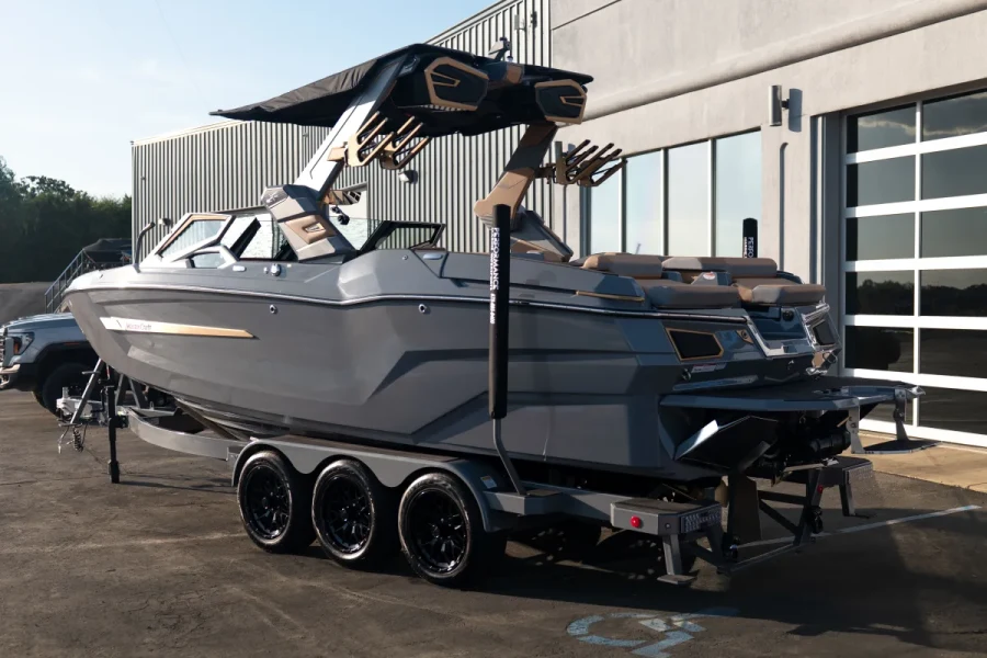 2027-mastercraft-x24-146039-image7.webp