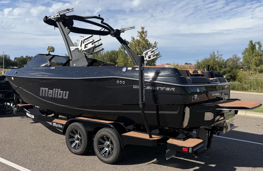 2025-malibu-wakesetter-23-lsv-146041-image2.webp