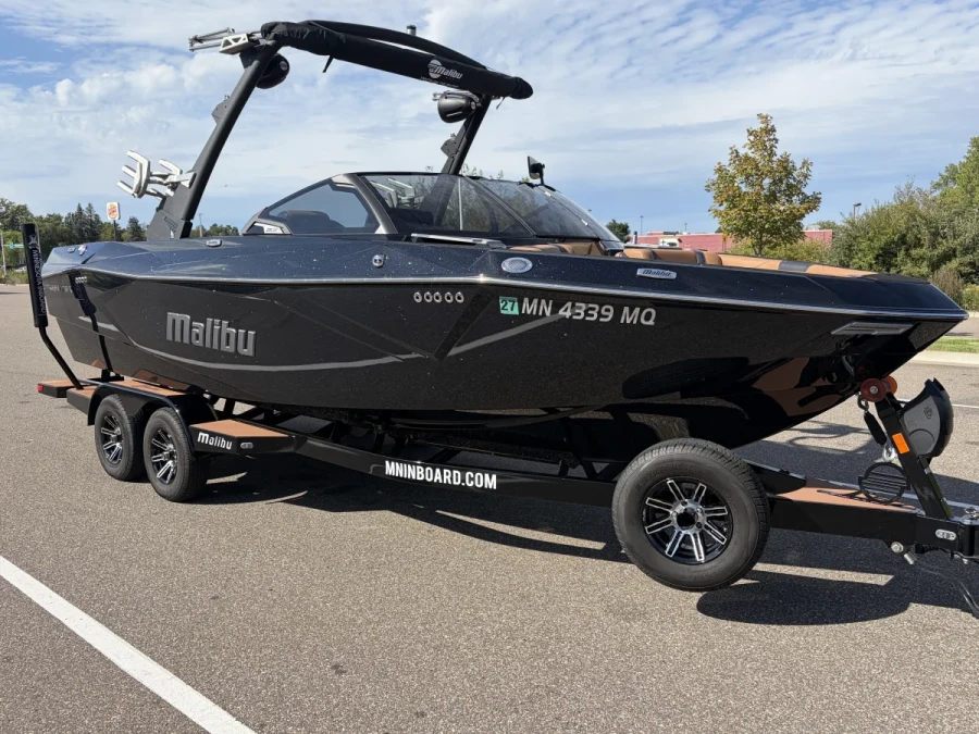 2025-malibu-wakesetter-23-lsv-146041-image6.webp