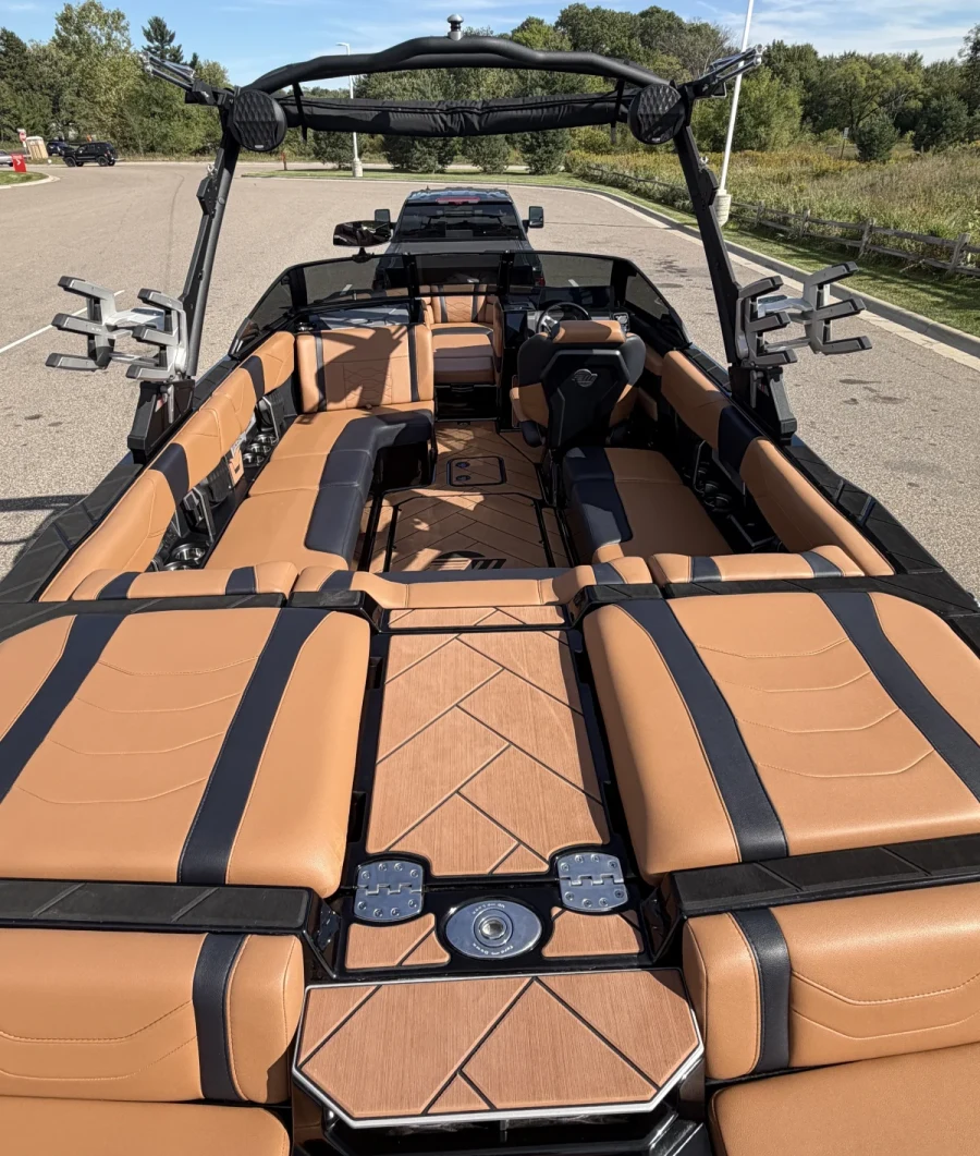 2025-malibu-wakesetter-23-lsv-146041-image9.webp