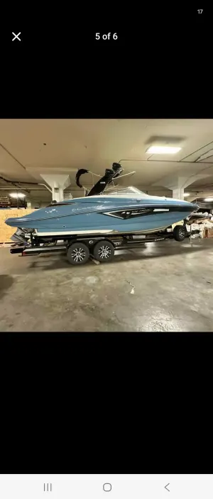 2023 crownline E275 surf  only 50 hours Icon