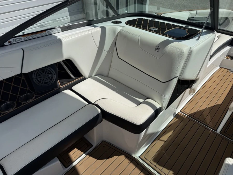 2019-nautique-gs24-146061-image8