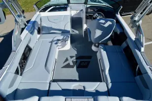2025-mastercraft-xt22-146068-image3.webp
