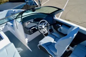 2025-mastercraft-xt22-146068-image4.webp