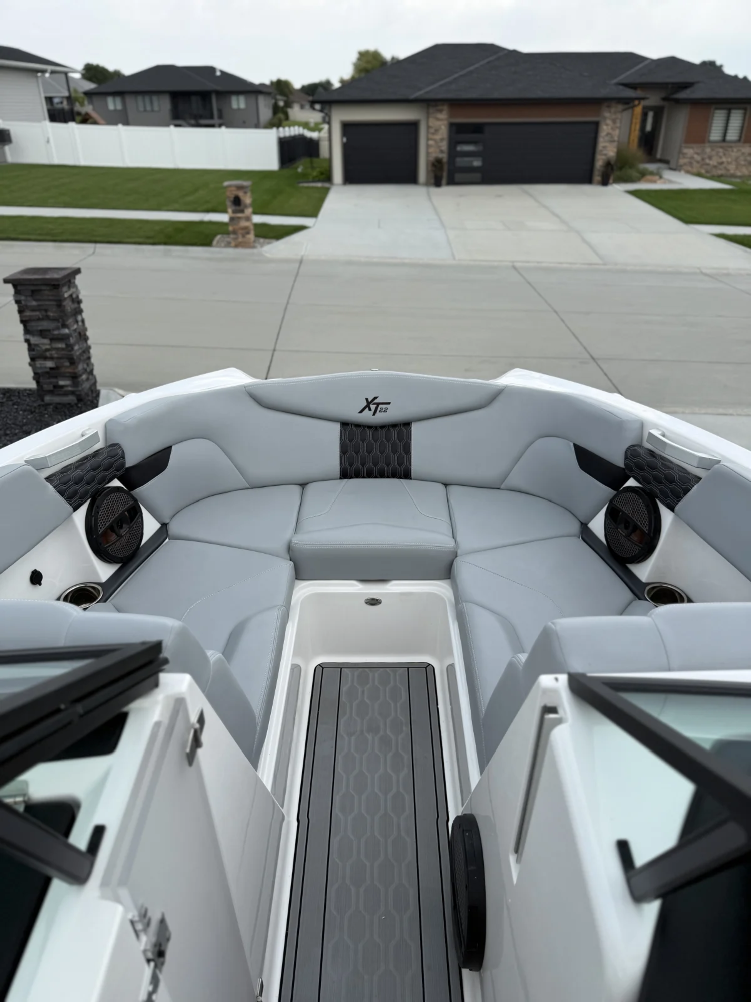 2023 MasterCraft XT22 - 37 Hours - Trailer & Cover Included
