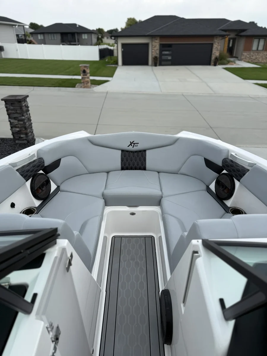 2023-mastercraft-xt22-146070-image1.webp