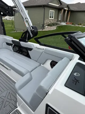 2023-mastercraft-xt22-146070-image11.webp