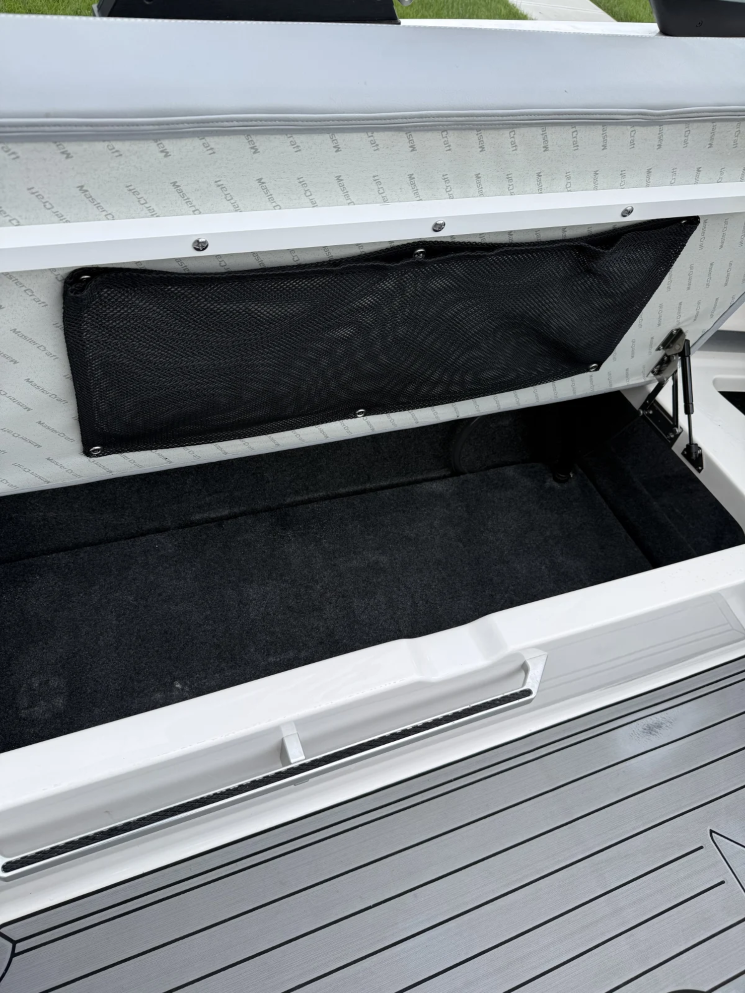 2023 MasterCraft XT22 - 37 Hours - Trailer & Cover Included
