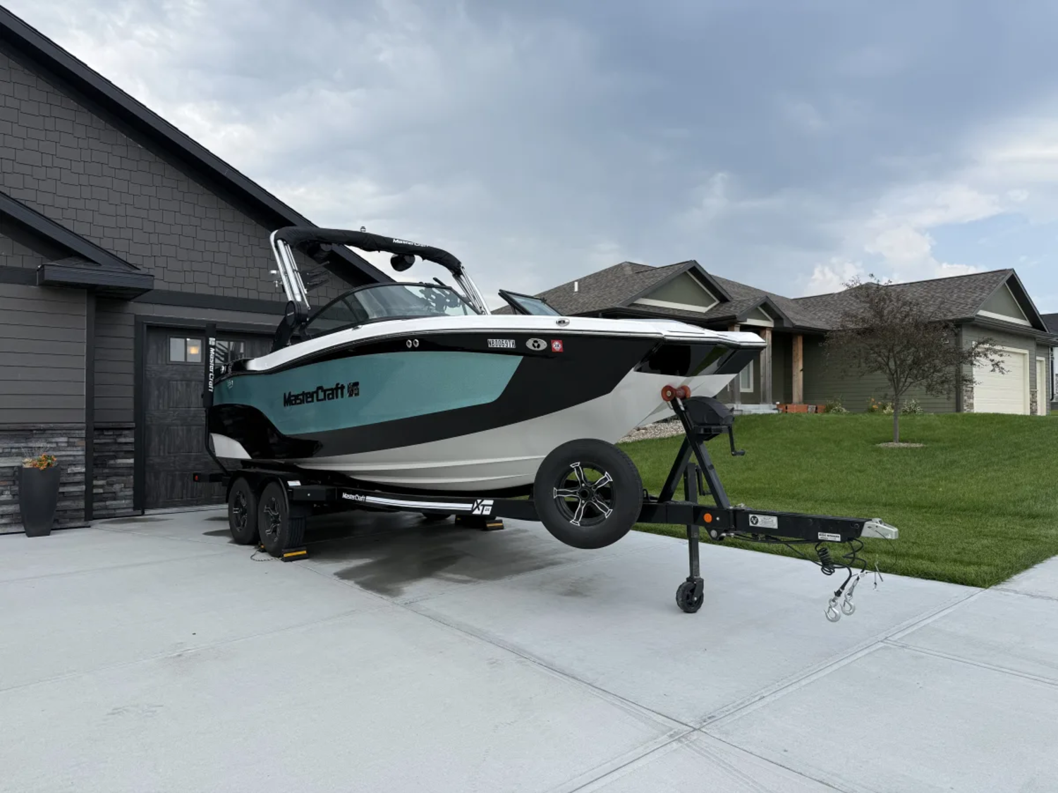 2023 MasterCraft XT22 - 37 Hours - Trailer & Cover Included
