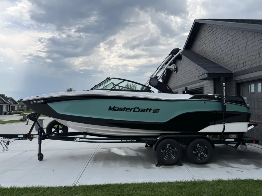 2023-mastercraft-xt22-146070-image3.webp