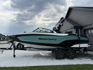 2023-mastercraft-xt22-146070-image3.webp