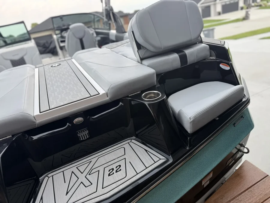 2023-mastercraft-xt22-146070-image6.webp