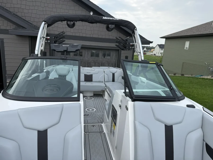 2023-mastercraft-xt22-146070-image7.webp